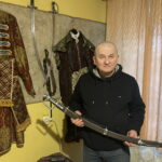 Odtwarza szable. To jego pasja - Radio Kielce