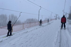 Ruszył wyciąg narciarski w Konarach - Radio Kielce