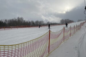 Ruszył wyciąg narciarski w Konarach - Radio Kielce