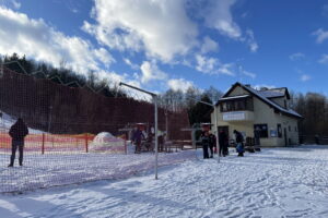 Ruszył wyciąg narciarski w Konarach - Radio Kielce