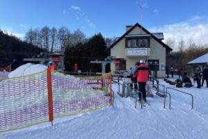 Ruszył wyciąg narciarski w Konarach - Radio Kielce