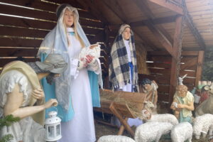 Pokłonili się nowonarodzonemu obok zabytkowego ratusza - Radio Kielce Pokłonili się nowonarodzonemu obok zabytkowego ratusza - Radio Kielce