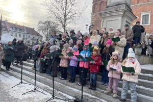 Pokłonili się nowonarodzonemu obok zabytkowego ratusza - Radio Kielce Pokłonili się nowonarodzonemu obok zabytkowego ratusza - Radio Kielce