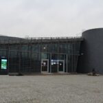 Kaczka Dziwaczka z brązu i na scenie. Bajkowe nowości w Pacanowie