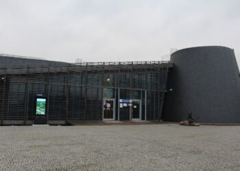 Kaczka Dziwaczka z brązu i na scenie. Bajkowe nowości w Pacanowie - Radio Kielce Kaczka Dziwaczka z brązu i na scenie. Bajkowe nowości w Pacanowie