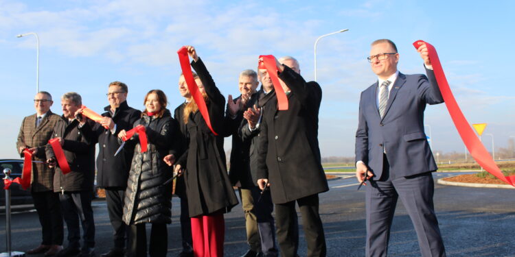 Obwodnica Nowego Korczyna oficjalnie otwarta - Radio Kielce 10.12.2025. Nowy Korczyn. Oddanie do użytku obwodnicy. / Fot. Marta Gajda-Kruk - Radio Kielce