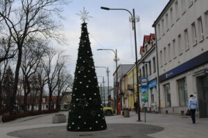 Dwanaście choinek i tysiące światełek wprowadzają w mieście świąteczny nastrój - Radio Kielce