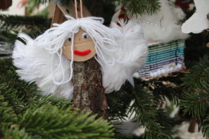 Dwanaście choinek i tysiące światełek wprowadzają w mieście świąteczny nastrój - Radio Kielce