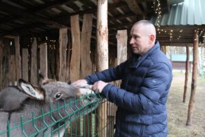 20.12.2025. Lisów. Zoo. Żywa szopka / Fot. Marta Gajda-Kruk - Radio Kielce