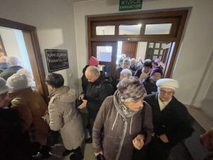 Mała świeca o wielkiej wartości - Radio Kielce 07.12.2025. Kielce. Akcja Wigilijne Dzieło Pomocy Dzieciom / Fot. Jarosław Kubalski - Radio Kielce