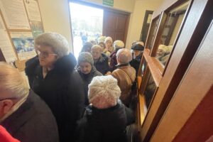 Mała świeca o wielkiej wartości - Radio Kielce 07.12.2025. Kielce. Akcja Wigilijne Dzieło Pomocy Dzieciom / Fot. Jarosław Kubalski - Radio Kielce