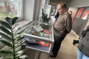 Henryk Sienkiewicz jako noblista - Radio Kielce 16.12.2025. Kielce. Wojewódzka Biblioteka Publiczna. Wystawa „Byłem, Nobla zabrałem, wróciłem” / Fot. Dorota Klusek - Radio Kielce