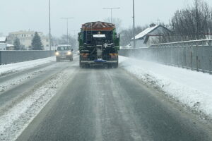 Trudna noc drogowców - Radio Kielce 08.01.2026. Kielce. Zima / Fot. Jarosław Kubalski - Radio Kielce