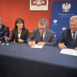 Ostatnie tegoroczne rozdanie w ramach rządowego programu drogowego - Radio Kielce 15.12.2025. Kielce. Podpisanie umów w ramach Rządowego Funduszu Rozwoju Dróg na 2025 rok / Fot. Izabela Mortas-Rubak - Radio Kielce