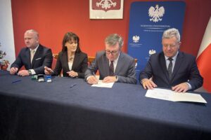 Ostatnie tegoroczne rozdanie w ramach rządowego programu drogowego - Radio Kielce 15.12.2025. Kielce. Podpisanie umów w ramach Rządowego Funduszu Rozwoju Dróg na 2025 rok / Fot. Izabela Mortas-Rubak - Radio Kielce