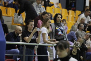 06.12.2025. Kielce. Pokazy Mikołajkowe dzieci skupionych wokół sekcji gimnastycy.pl / Fot. Jarosław Kubalski - Radio Kielce