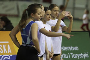 06.12.2025. Kielce. Pokazy Mikołajkowe dzieci skupionych wokół sekcji gimnastycy.pl / Fot. Jarosław Kubalski - Radio Kielce