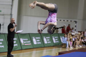 06.12.2025. Kielce. Pokazy Mikołajkowe dzieci skupionych wokół sekcji gimnastycy.pl / Fot. Jarosław Kubalski - Radio Kielce