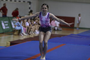 06.12.2025. Kielce. Pokazy Mikołajkowe dzieci skupionych wokół sekcji gimnastycy.pl / Fot. Jarosław Kubalski - Radio Kielce