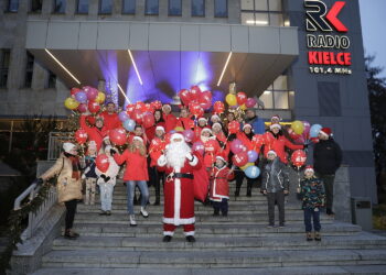 06.12.2025 Kielce. Mikołajkowy korowód Radia Kielce / Fot. Jarosław Kubalski - Radio Kielce