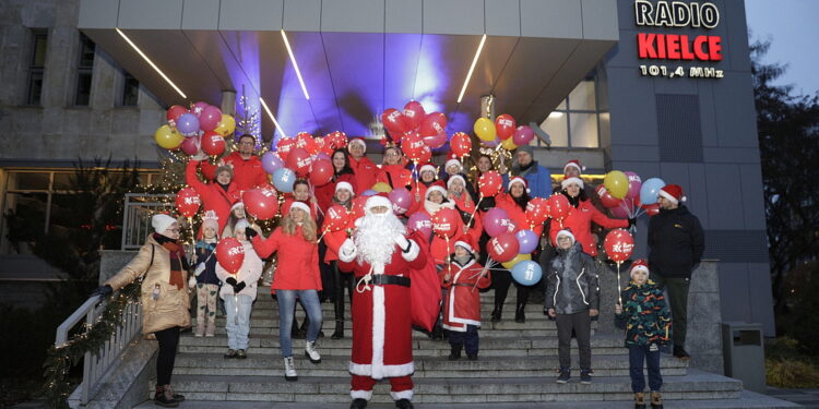 06.12.2025 Kielce. Mikołajkowy korowód Radia Kielce / Fot. Jarosław Kubalski - Radio Kielce