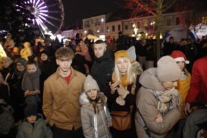 Kielce. Pochód mikołajkowy i rozświetlenie choinki na Rynku - Radio Kielce