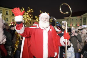 Kielce. Pochód mikołajkowy i rozświetlenie choinki na Rynku - Radio Kielce