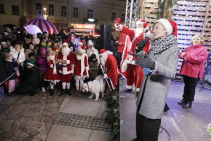Kielce. Pochód mikołajkowy i rozświetlenie choinki na Rynku - Radio Kielce