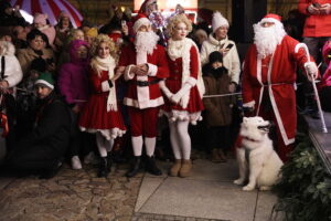 Kielce. Pochód mikołajkowy i rozświetlenie choinki na Rynku - Radio Kielce