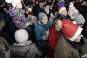 Kielce. Pochód mikołajkowy i rozświetlenie choinki na Rynku - Radio Kielce