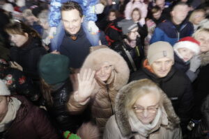 Kielce. Pochód mikołajkowy i rozświetlenie choinki na Rynku - Radio Kielce