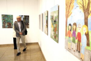 Burza triumfowała w artystycznych zmaganiach - Radio Kielce 07.12.2025. Kielce. BWA. VIII Interdyscyplinarny Konkurs Plastyczny dla osób z niepełnosprawnościami z terenu miasta Kielce i powiatu kieleckiego / Fot. Jarosław Kubalski - Radio Kielce