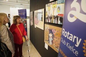 Burza triumfowała w artystycznych zmaganiach - Radio Kielce 07.12.2025. Kielce. BWA. VIII Interdyscyplinarny Konkurs Plastyczny dla osób z niepełnosprawnościami z terenu miasta Kielce i powiatu kieleckiego / Fot. Jarosław Kubalski - Radio Kielce