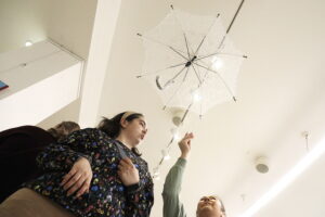 Burza triumfowała w artystycznych zmaganiach - Radio Kielce 07.12.2025. Kielce. BWA. VIII Interdyscyplinarny Konkurs Plastyczny dla osób z niepełnosprawnościami z terenu miasta Kielce i powiatu kieleckiego / Fot. Jarosław Kubalski - Radio Kielce