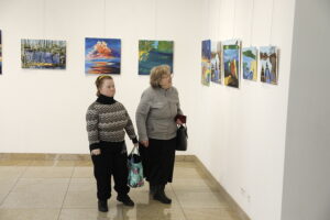 Burza triumfowała w artystycznych zmaganiach - Radio Kielce 07.12.2025. Kielce. BWA. VIII Interdyscyplinarny Konkurs Plastyczny dla osób z niepełnosprawnościami z terenu miasta Kielce i powiatu kieleckiego / Fot. Jarosław Kubalski - Radio Kielce