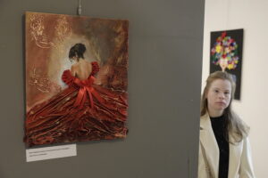 Burza triumfowała w artystycznych zmaganiach - Radio Kielce 07.12.2025. Kielce. BWA. VIII Interdyscyplinarny Konkurs Plastyczny dla osób z niepełnosprawnościami z terenu miasta Kielce i powiatu kieleckiego / Fot. Jarosław Kubalski - Radio Kielce