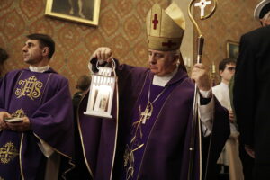 Betlejemskie Światlo Pokoju już w Kielcach - Radio Kielce Betlejemskie Światlo Pokoju już w Kielcach - Radio Kielce