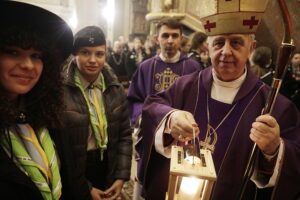 Betlejemskie Światlo Pokoju już w Kielcach - Radio Kielce Betlejemskie Światlo Pokoju już w Kielcach - Radio Kielce