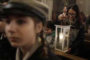 Betlejemskie Światlo Pokoju już w Kielcach - Radio Kielce Betlejemskie Światlo Pokoju już w Kielcach - Radio Kielce