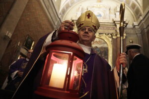 Betlejemskie Światlo Pokoju już w Kielcach - Radio Kielce Betlejemskie Światlo Pokoju już w Kielcach - Radio Kielce