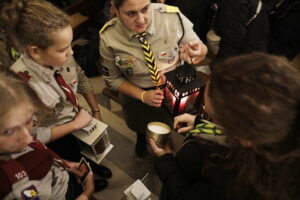 Betlejemskie Światlo Pokoju już w Kielcach - Radio Kielce Betlejemskie Światlo Pokoju już w Kielcach - Radio Kielce