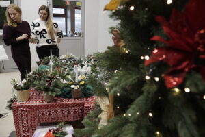 Uczniowie ZDZ w Kielcach wspierają stacjonarne hospicjum - Radio Kielce 16.12.2025. Kielce. Kiermasz w Zakładzie Doskonalenia Zawodowego w Kielcach / Fot. Jarosław Kubalski - Radio Kielce