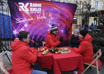 Świątecznie przez świat z Radiem Kielce - Radio Kielce 16.12.2025 Radio Kielce na Rynku / Fot. Jarosław Kubalski - Radio Kielce