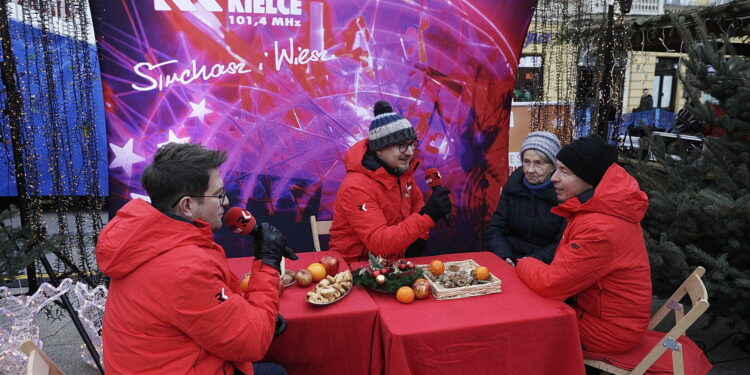 Świątecznie przez świat z Radiem Kielce - Radio Kielce 16.12.2025 Radio Kielce na Rynku / Fot. Jarosław Kubalski - Radio Kielce