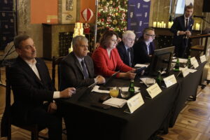 Radni sejmiku podzieleni ws. sytuacji świętokrzyskich szpitali - Radio Kielce Radni sejmiku podzieleni ws. sytuacji świętokrzyskich szpitali - Radio Kielce