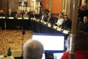 Radni sejmiku podzieleni ws. sytuacji świętokrzyskich szpitali - Radio Kielce Radni sejmiku podzieleni ws. sytuacji świętokrzyskich szpitali - Radio Kielce