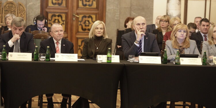 Radni sejmiku podzieleni ws. sytuacji świętokrzyskich szpitali - Radio Kielce 16.12.2025 Kielce. WDK. Sesja sejmiku / Fot. Jarosław Kubalski - Radio Kielce