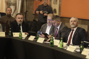 Radni sejmiku podzieleni ws. sytuacji świętokrzyskich szpitali - Radio Kielce Radni sejmiku podzieleni ws. sytuacji świętokrzyskich szpitali - Radio Kielce