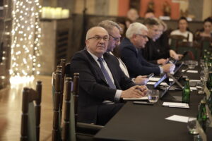 Radni sejmiku podzieleni ws. sytuacji świętokrzyskich szpitali - Radio Kielce Radni sejmiku podzieleni ws. sytuacji świętokrzyskich szpitali - Radio Kielce