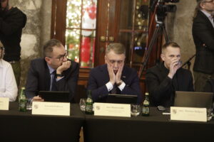 Radni sejmiku podzieleni ws. sytuacji świętokrzyskich szpitali - Radio Kielce Radni sejmiku podzieleni ws. sytuacji świętokrzyskich szpitali - Radio Kielce